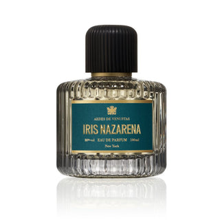 Flacone da 100 ml del profumo "Iris Nazarena" di Aedes de Venustas, dal design lussuoso e misterioso, perfetto per esprimere le note eleganti di iris, incenso e spezie.