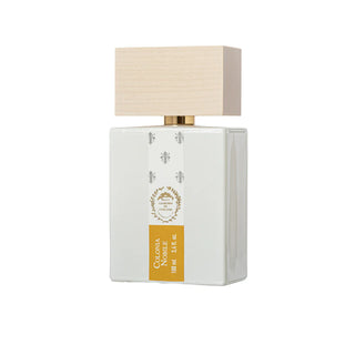 Flacone del profumo "Colonia Nobile" di Giardini di Toscana, dal design classico e raffinato, che sprigiona una fragranza fresca e nobile con accordi agrumati, aromatici e muschiati.