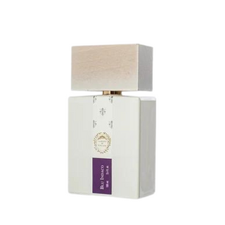 Flacone da 100 ml del profumo "Blu Indaco" di Giardini di Toscana, dal design elegante e profondo, che richiama l’intensità serena del crepuscolo con note legnose, speziate e ambrate.