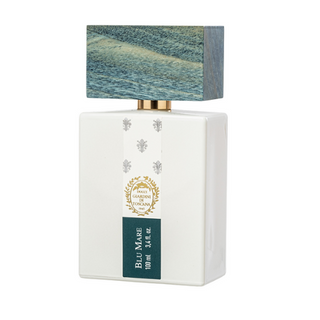Flacone da 100 ml del profumo "Blu Mare" di Giardini di Toscana, con design chiaro e fresco, che evoca la brezza marina toscana con note acquatiche, ozoniche e agrumate.