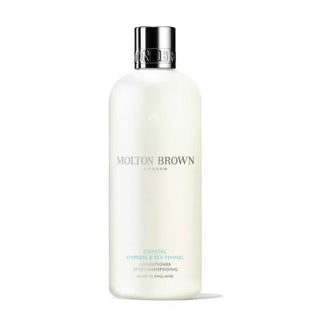 Flacone da 300ml di  balsamo per capelli di Molton Brown. Note fresche di cipresso e onde marine