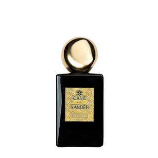 Flacone del profumo "Xander" di The Cave, extrait de parfum deciso e carismatico con accordi legnosi, speziati e ambrati, pensato per chi cerca un’essenza intensa e distintiva.
