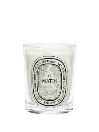 Diptyque Le Matin Candela Classica alla menta e zenzero, con illustrazione di un'antica scena di balneazione all'alba.