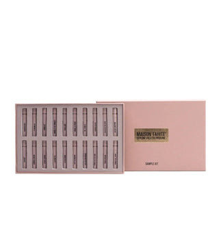 Maison Tahité Discovery Kit, cofanetto rosa con 20 fragranze gourmand da 1,2 ml delle collezioni Vaniglia, Cacao, Caffè e Fava Tonka.