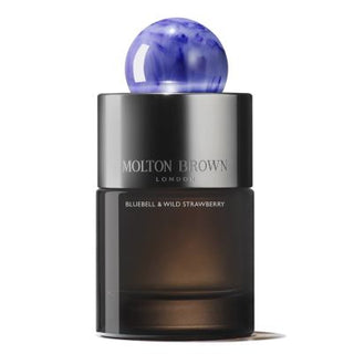 Flacone da 100 ml di Molton Brown Bluebell & Wild Strawberry Eau de Parfum, profumo unisex fruttato‑floreale con note di fragolina, campanella alpina e legni caldi.