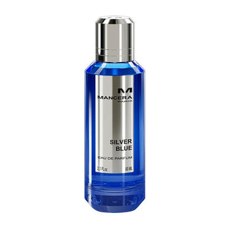 Flacone 60 ml del profumo "Silver Blue" di MANCERA, eau de parfum fresca e moderna con note muschiate, ambrate e leggermente aromatiche, per una scia elegante e avvolgente.